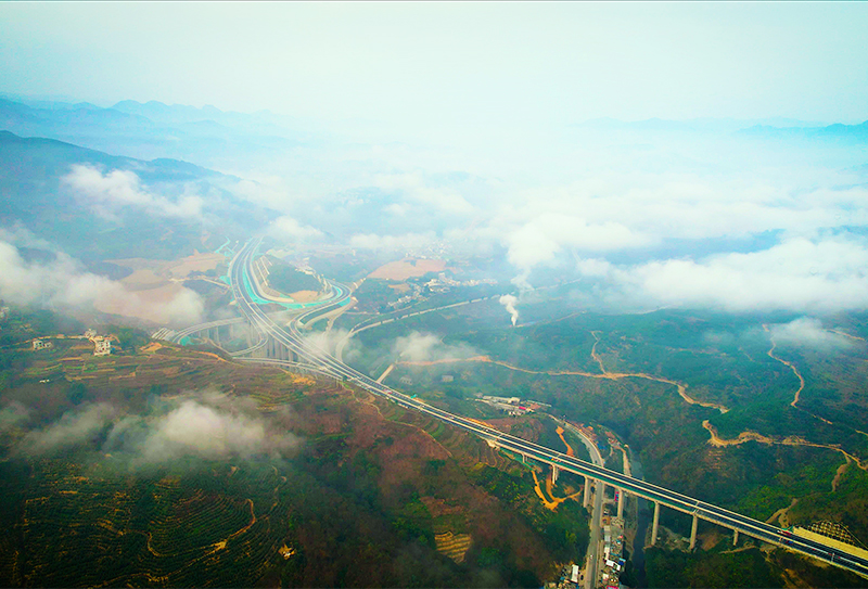 廣西交通投資集團隆林委樂至革步高速公路一期工程隆林東互通至新洲河3-4號橋.jpg