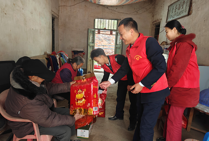 崇左送上慰問品.jpg 崇左送上慰問品.jpg