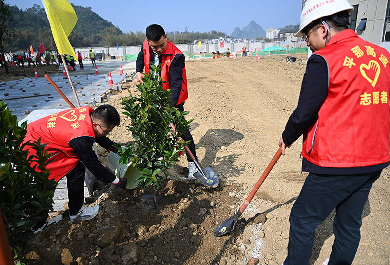 02 平那公司植樹活動.jpg 02 平那公司植樹活動.jpg