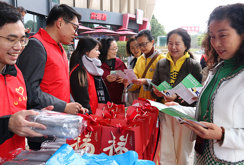 2.保障金融權益,助力美好生活.jpg 2.保障金融權益,助力美好生活.jpg