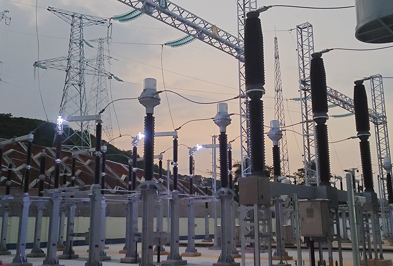 進線隔離開關合閘  郭軍毅攝.jpg