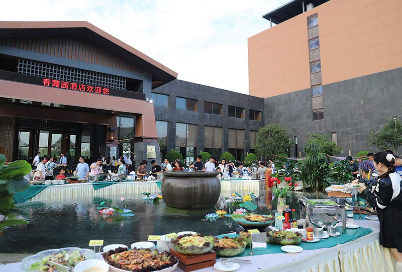酒店公司-春霞園酒店以其獨特的魅力，為賓客們帶來了一場難忘的美食之旅.jpg