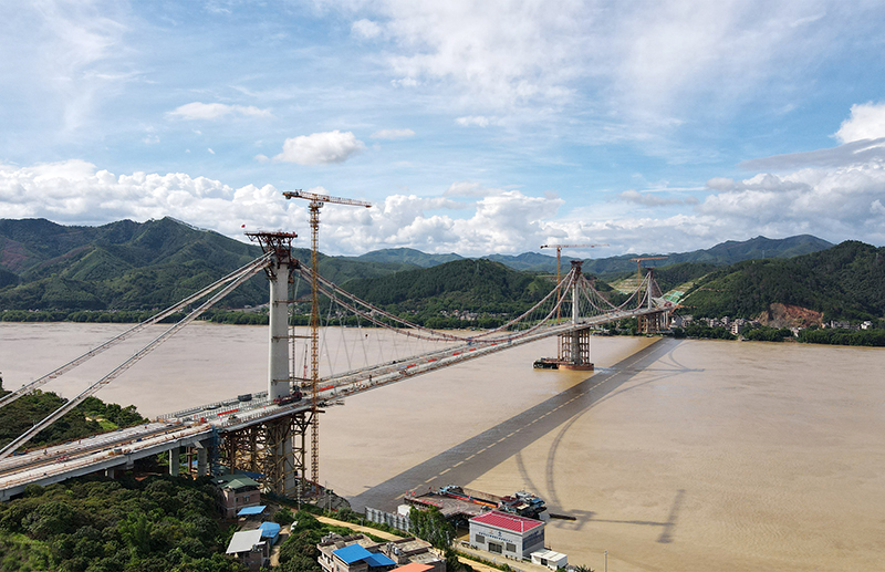 世界最大跨徑獨柱式三塔空間纜懸索橋——蒼容潯江大橋.jpg