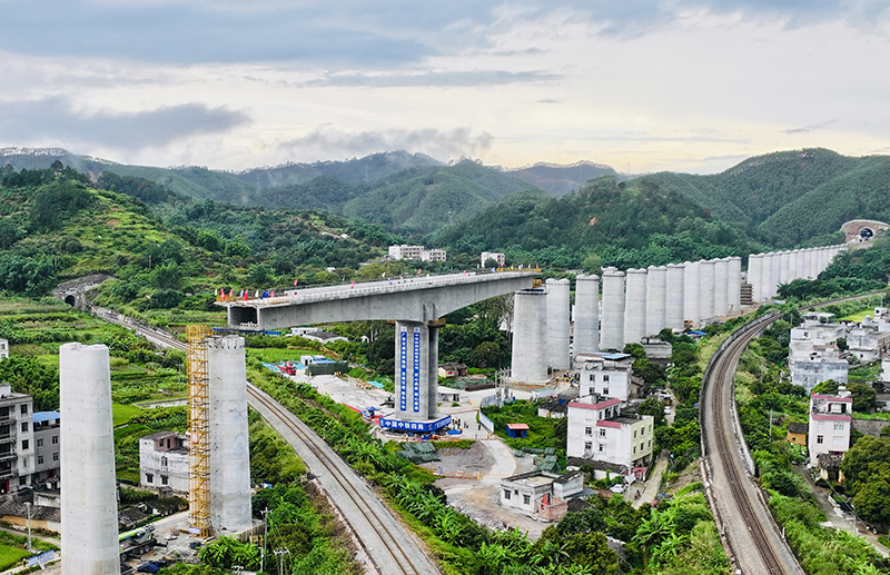3.轉體完成--陳果攝.jpg 3.轉體完成--陳果攝.jpg