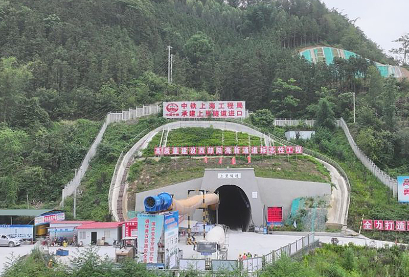 【廣西云】穿越復(fù)雜地質(zhì)！廣西最長(zhǎng)鐵路隧道施工取得關(guān)鍵勝利
